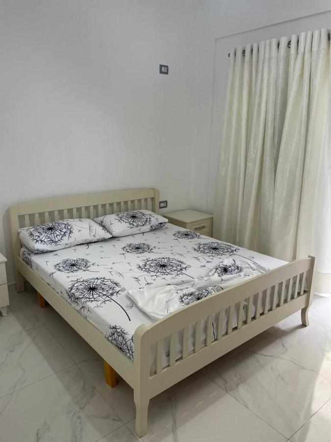 Taku Apartment Sarande Exterior photo